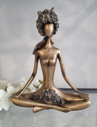 Dekor�cia sediacej �eny Joga